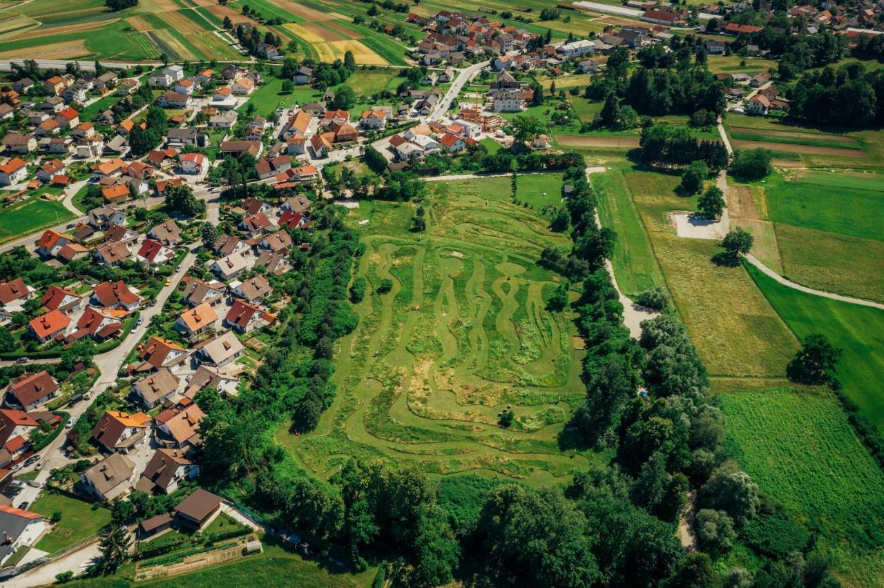 Camping @ Nogometni Golf Ljubljana Ξενοδοχείο Εξωτερικό φωτογραφία