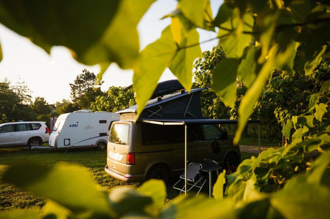 Camping @ Nogometni Golf Ljubljana Ξενοδοχείο Εξωτερικό φωτογραφία
